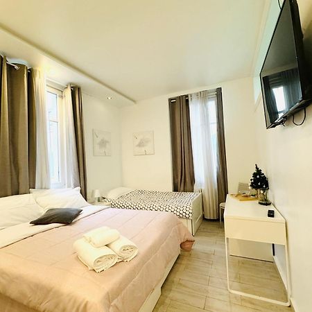 Modern Room With Private Bathroom Тренто Экстерьер фото