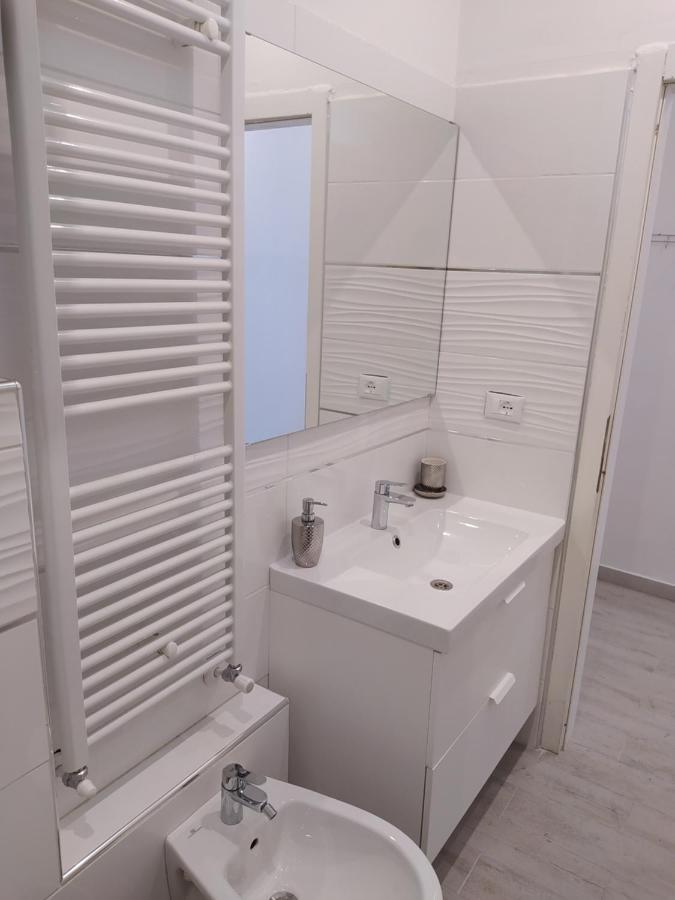 Modern Room With Private Bathroom Тренто Экстерьер фото