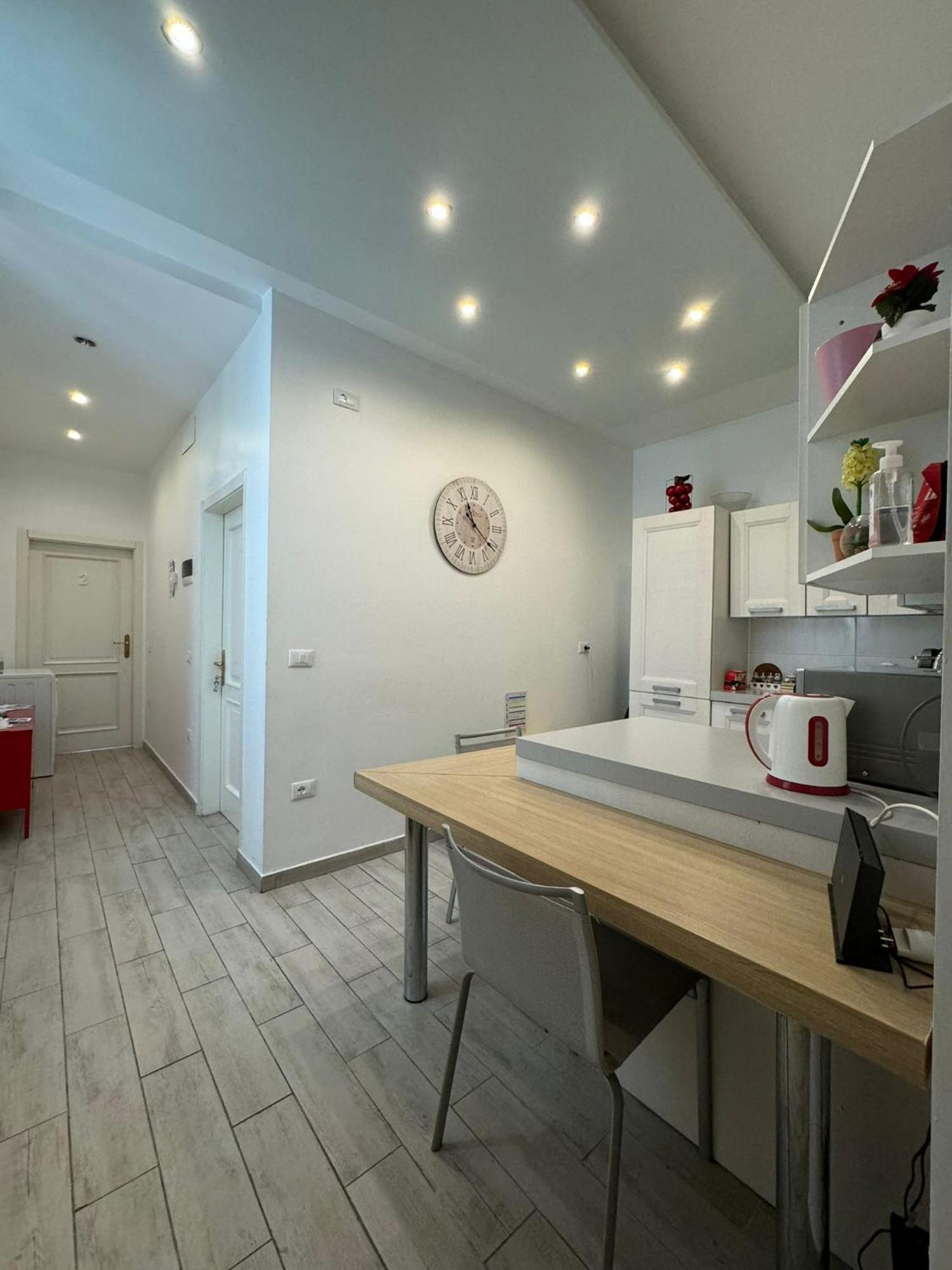 Modern Room With Private Bathroom Тренто Экстерьер фото