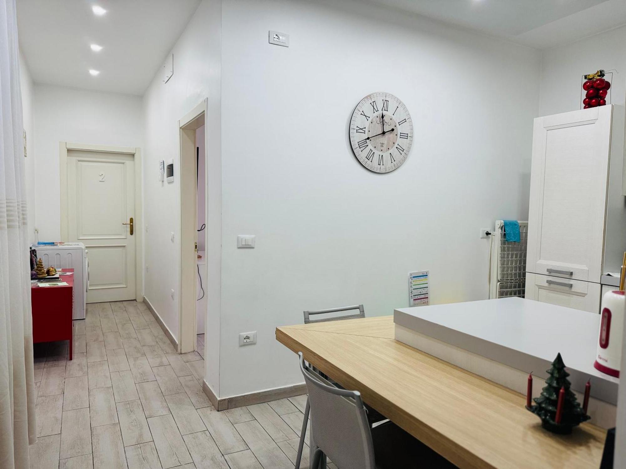 Modern Room With Private Bathroom Тренто Экстерьер фото