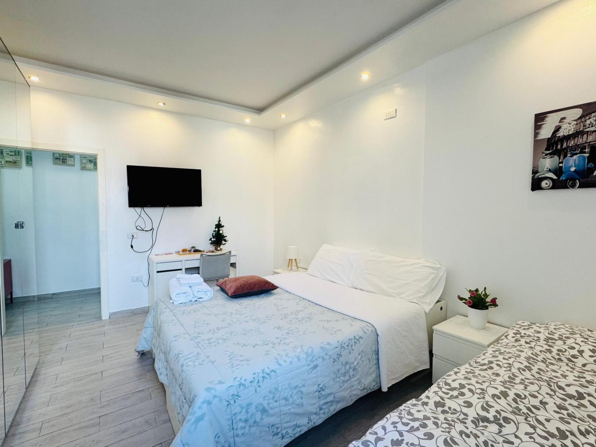 Modern Room With Private Bathroom Тренто Экстерьер фото